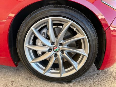 Used 2017 Alfa Romeo Giulia image 11