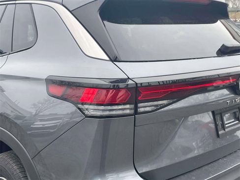 New 2026 Volkswagen Tiguan SE image 11