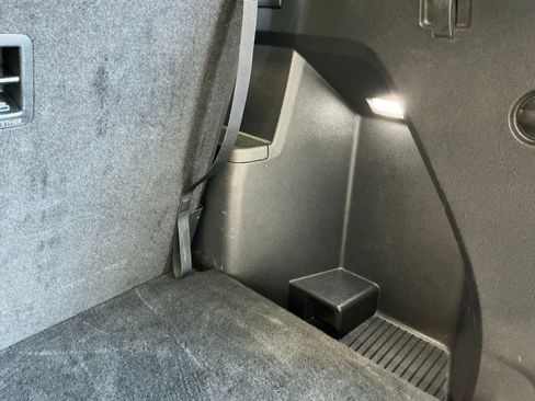 Used 2025 Volkswagen Atlas SE FWD image 25