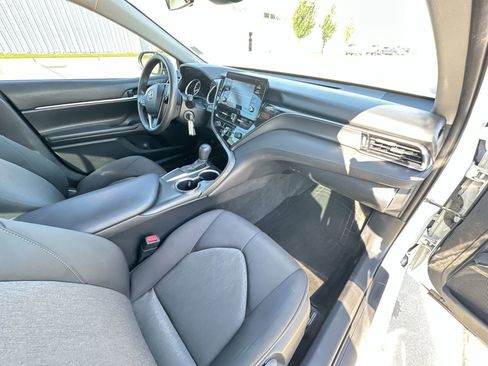 Used 2021 Toyota Camry LE FWD image 27