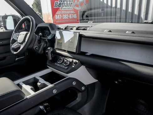 Used 2025 Land Rover Defender 110 S image 21