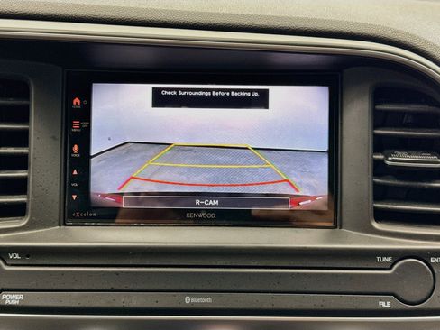 Used 2020 Hyundai Elantra SE FWD image 21