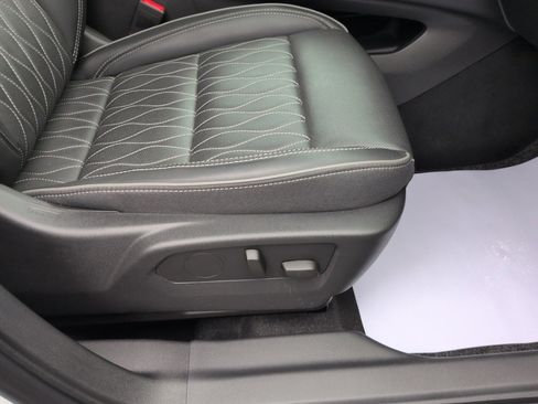 Used 2022 Buick Envision Avenir w/ Safety Package image 32