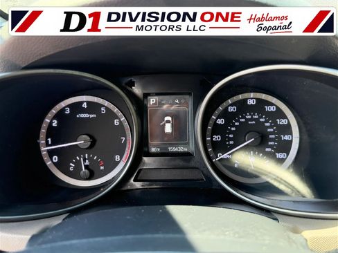 Used 2017 Hyundai Santa Fe SE FWD image 12