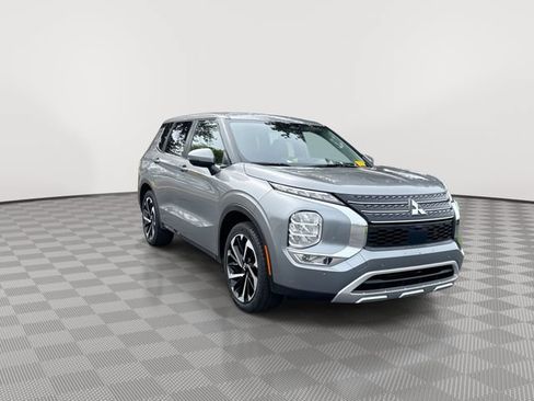 Used 2023 Mitsubishi Outlander SE FWD image 2