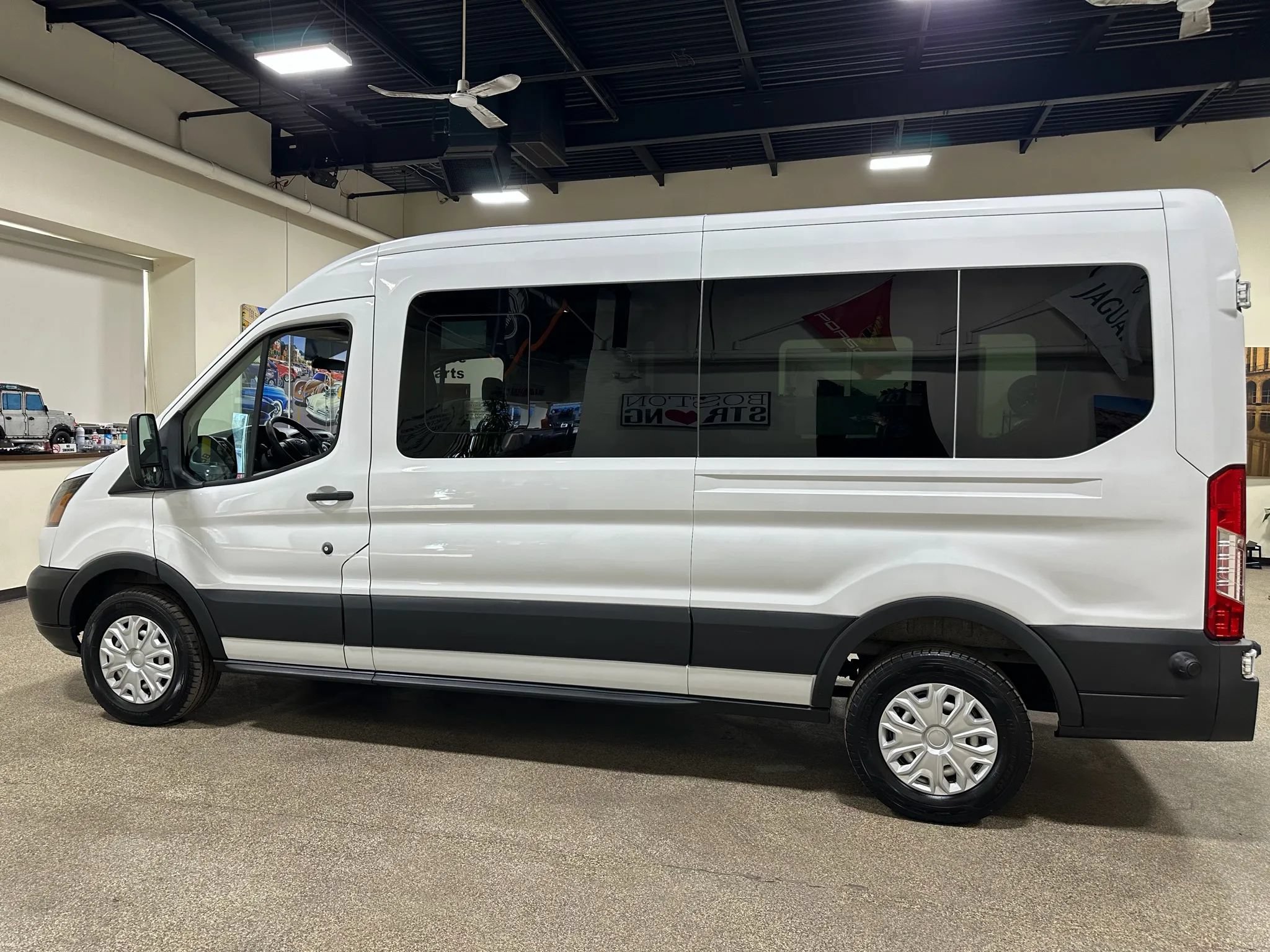 Used 2015 Ford Transit 250 148 Medium Roof RWD image 15