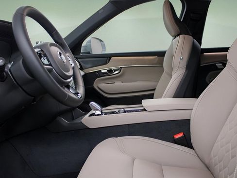 New 2026 Volvo XC90 B6 Plus w/ Protection Package Premier image 18