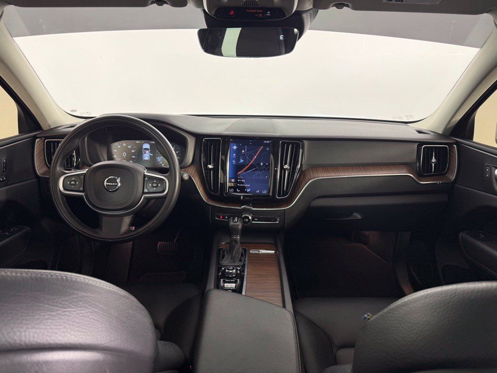 Used 2021 Volvo XC60 T6 Momentum AWD/4WD image 22