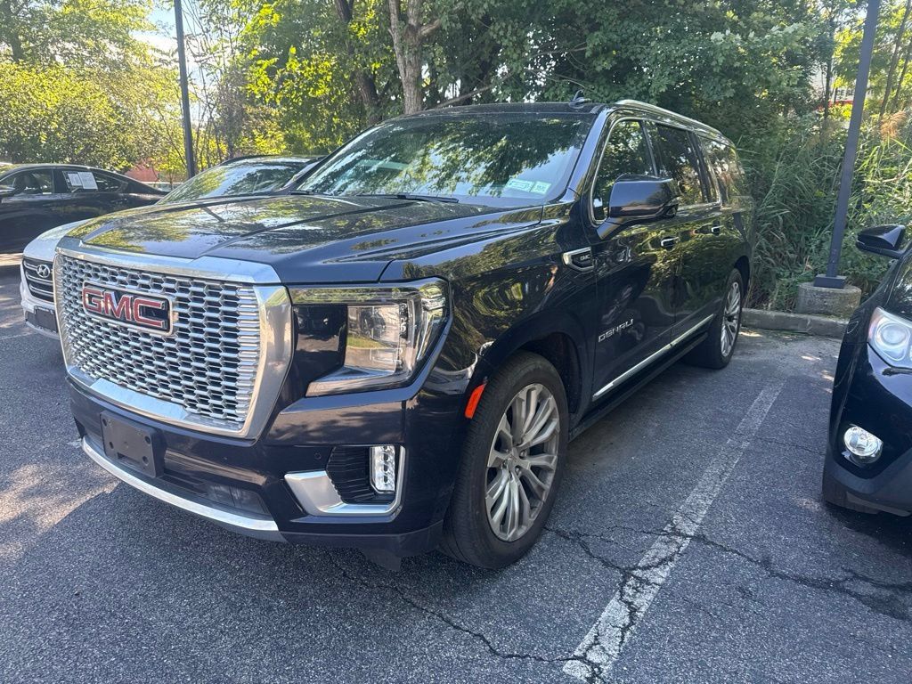 Used 2024 GMC Yukon XL Denali w/ Denali Reserve Package AWD/4WD image 3