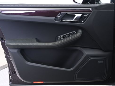 Used 2026 Porsche Macan GTS image 25