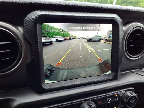 Used 2021 Jeep Gladiator Sport AWD/4WD image 23