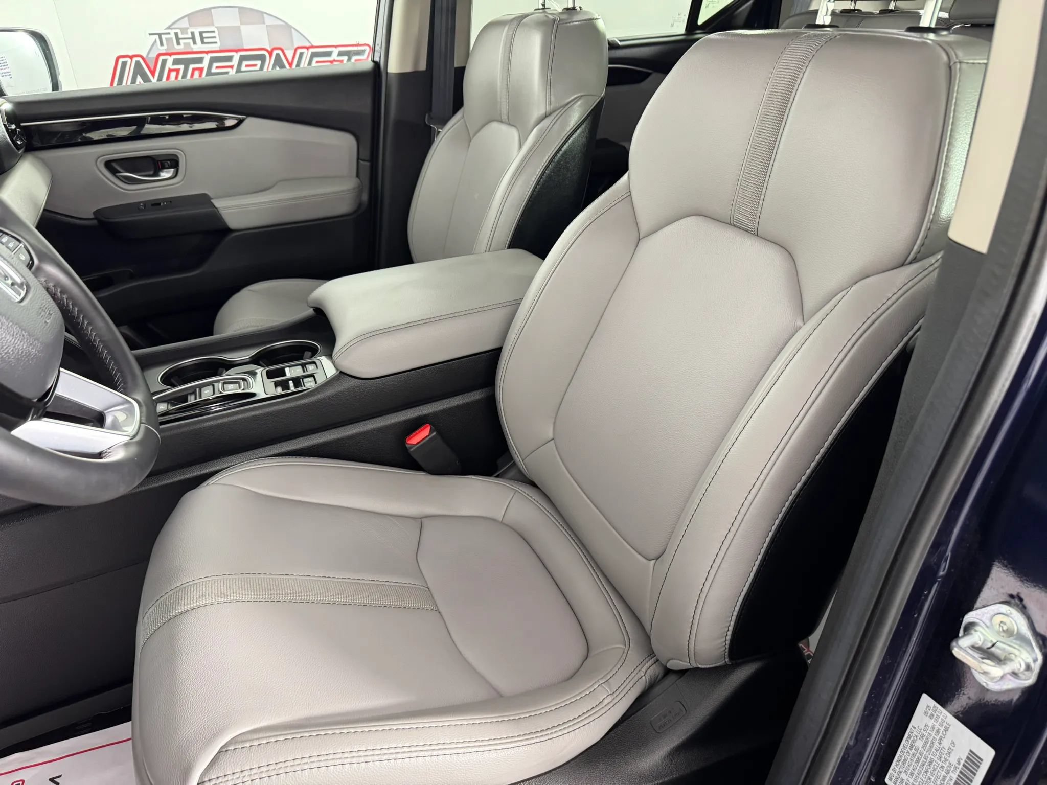 Used 2025 Honda Pilot EX-L image 33