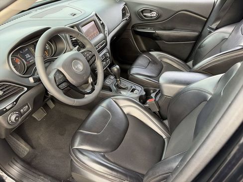Used 2020 Jeep Cherokee Latitude Plus FWD image 12