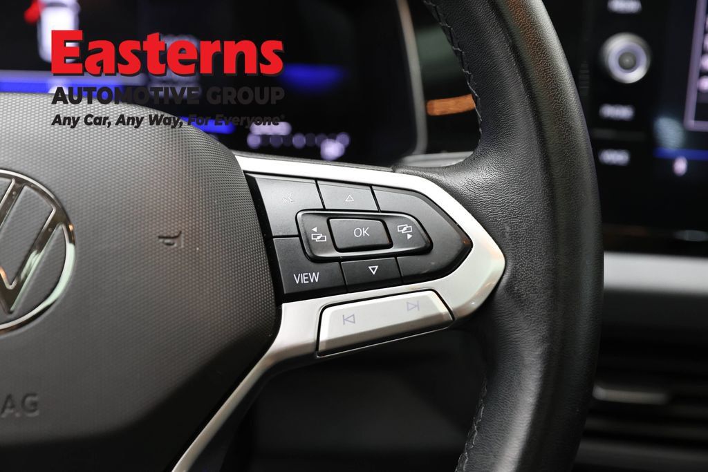 Used 2025 Volkswagen Jetta SE FWD image 16