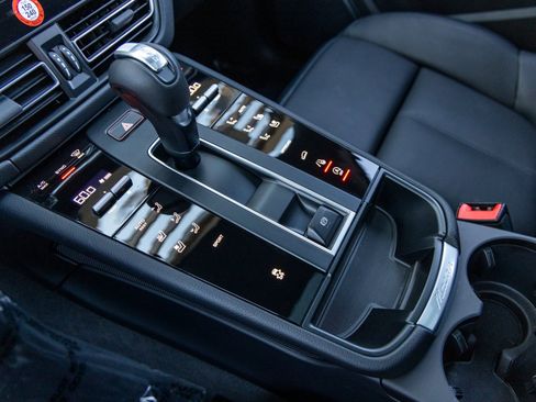 Certified 2025 Porsche Macan image 37