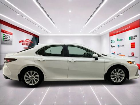 Used 2023 Toyota Camry LE FWD image 9