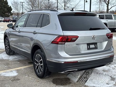 Used 2020 Volkswagen Tiguan SE w/ Panoramic Sunroof Package image 7