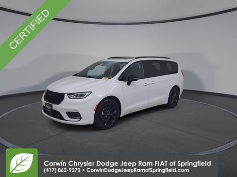 Certified 2025 Chrysler Pacifica Limited image 7