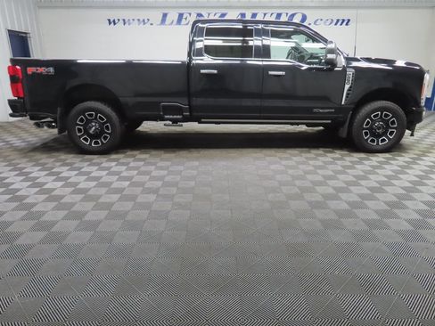 Used 2023 Ford F250 Platinum w/ FX4 Off-Road Package AWD/4WD image 2