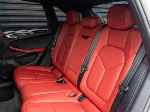 Certified 2021 Porsche Macan image 32