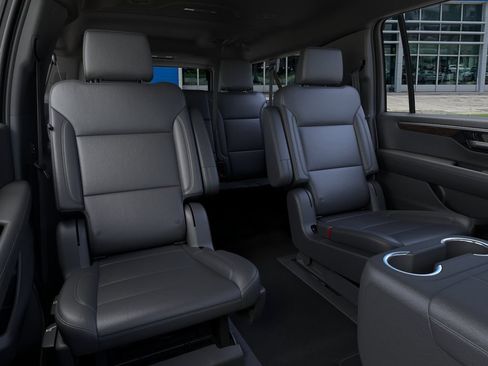 Used 2026 Chevrolet Suburban LT w/ Comfort Package RWD image 18