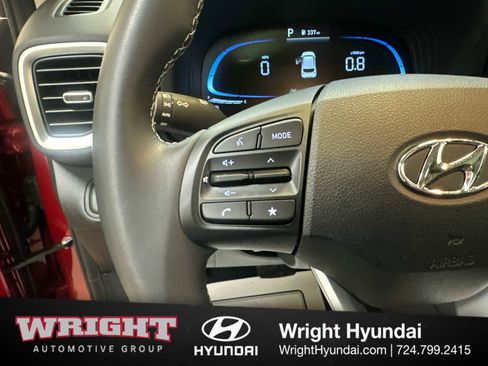 Certified 2025 Hyundai Venue SEL image 22