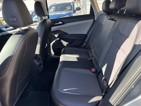 Certified 2022 Volkswagen Taos SE image 12