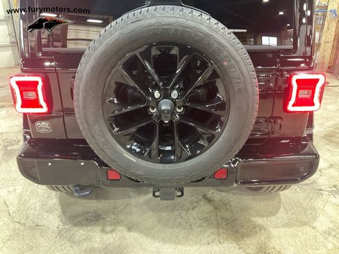 Used 2023 Jeep Wrangler Unlimited Sahara image 25