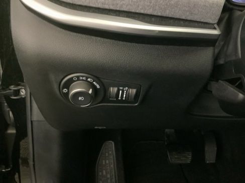 Used 2026 Jeep Compass Latitude image 19