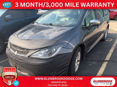 Used 2020 Chrysler Pacifica Limited FWD image 1
