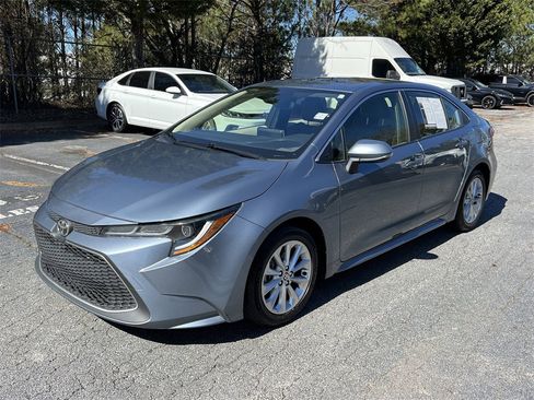 Used 2021 Toyota Corolla XLE image 3