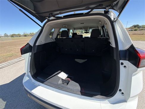Used 2024 Nissan Rogue S image 25