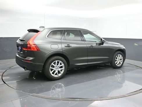 Used 2019 Volvo XC60 T5 Momentum w/ Premium Package image 5