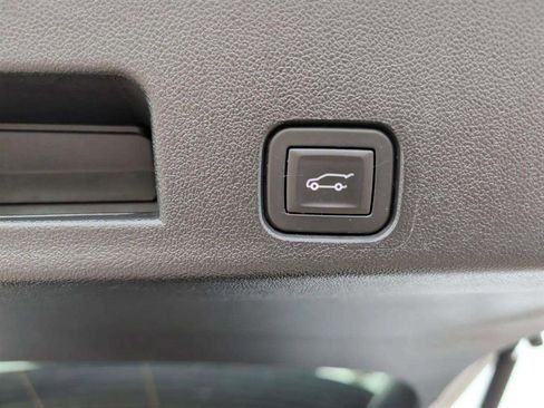Used 2025 GMC Acadia Elevation image 17