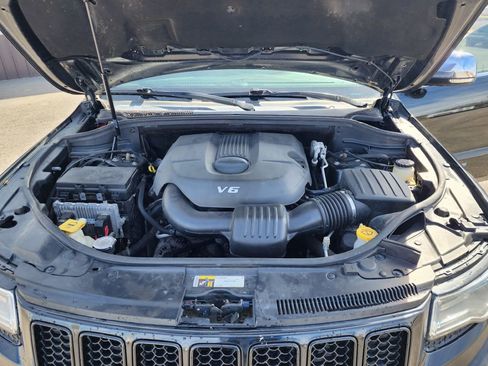 Used 2015 Jeep Grand Cherokee Overland w/ Advanced Technology Group image 17