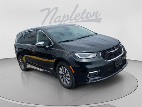 Used 2022 Chrysler Pacifica Limited FWD image 8