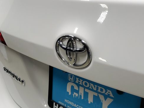 Used 2018 Toyota Corolla LE FWD image 8
