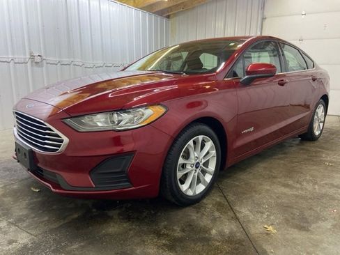 Used 2019 Ford Fusion SE image 3