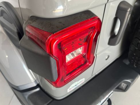 Used 2018 Jeep Wrangler Unlimited Sahara AWD/4WD image 43