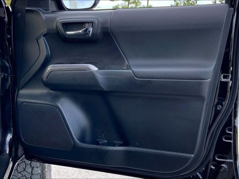 Used 2020 Toyota Tacoma TRD Off-Road image 21