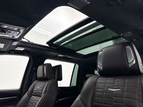 Used 2021 Cadillac Escalade ESV Sport Platinum w/ Heavy-Duty Trailer Package AWD/4WD image 3