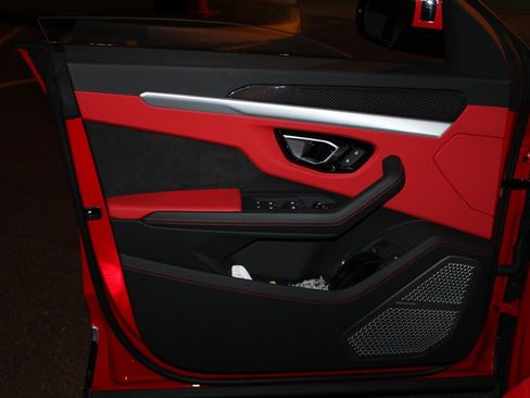 Used 2019 Lamborghini Urus image 30