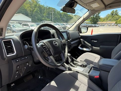 Used 2024 Nissan Frontier SV w/ Technology Package image 16