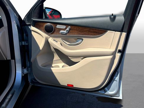 Used 2022 Mercedes-Benz GLC 300 w/ Premium Package Lite image 17