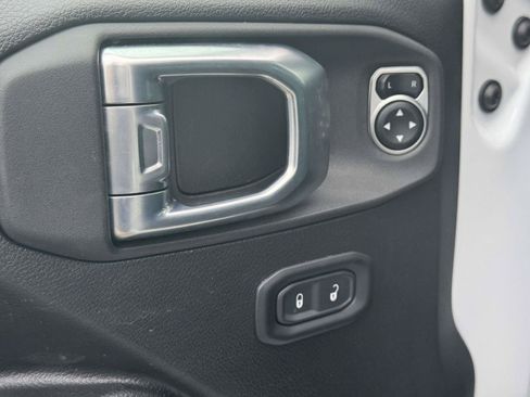 Certified 2026 Jeep Gladiator Mojave AWD/4WD image 17