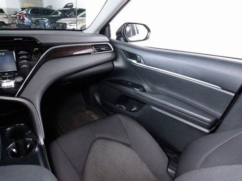 Used 2018 Toyota Camry LE image 7
