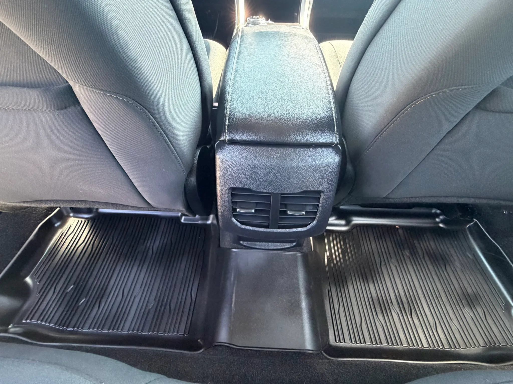 Used 2019 Ford Fusion SE FWD image 28