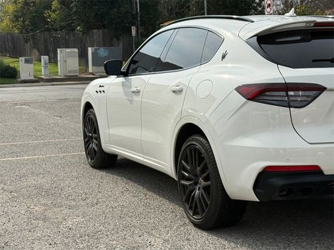 Used 2023 Maserati Levante Modena image 10