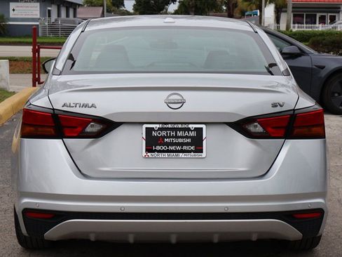 Used 2024 Nissan Altima 2.5 SV image 9