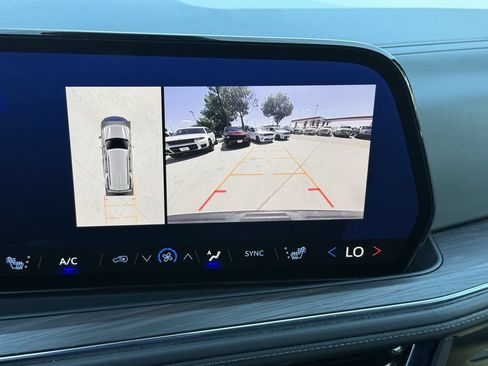 Used 2025 Chevrolet Tahoe LT RWD image 17